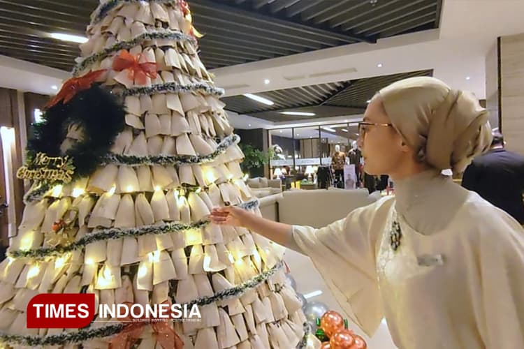 Pohon Natal dari Ribuan Pudak Jadi Ikon Baru di Kabupaten Gresik