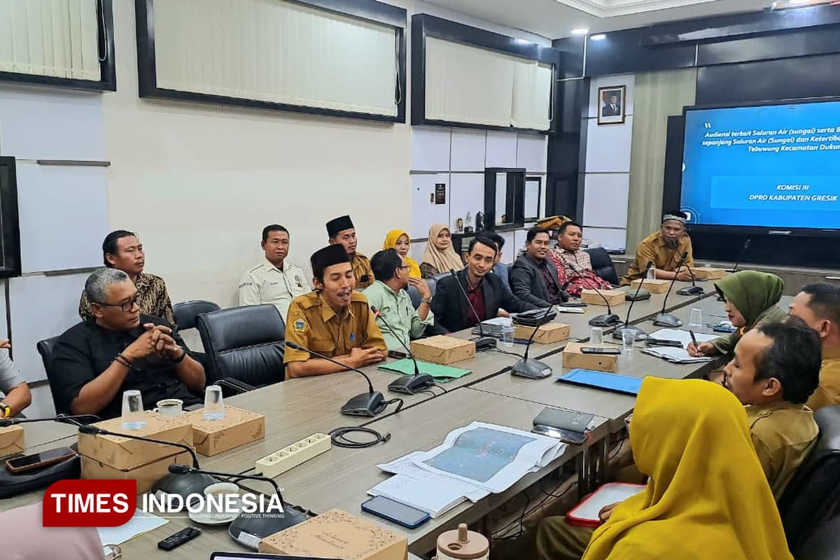Warga Tebuwung Gresik Desak Pembongkaran Warung Remang-remang