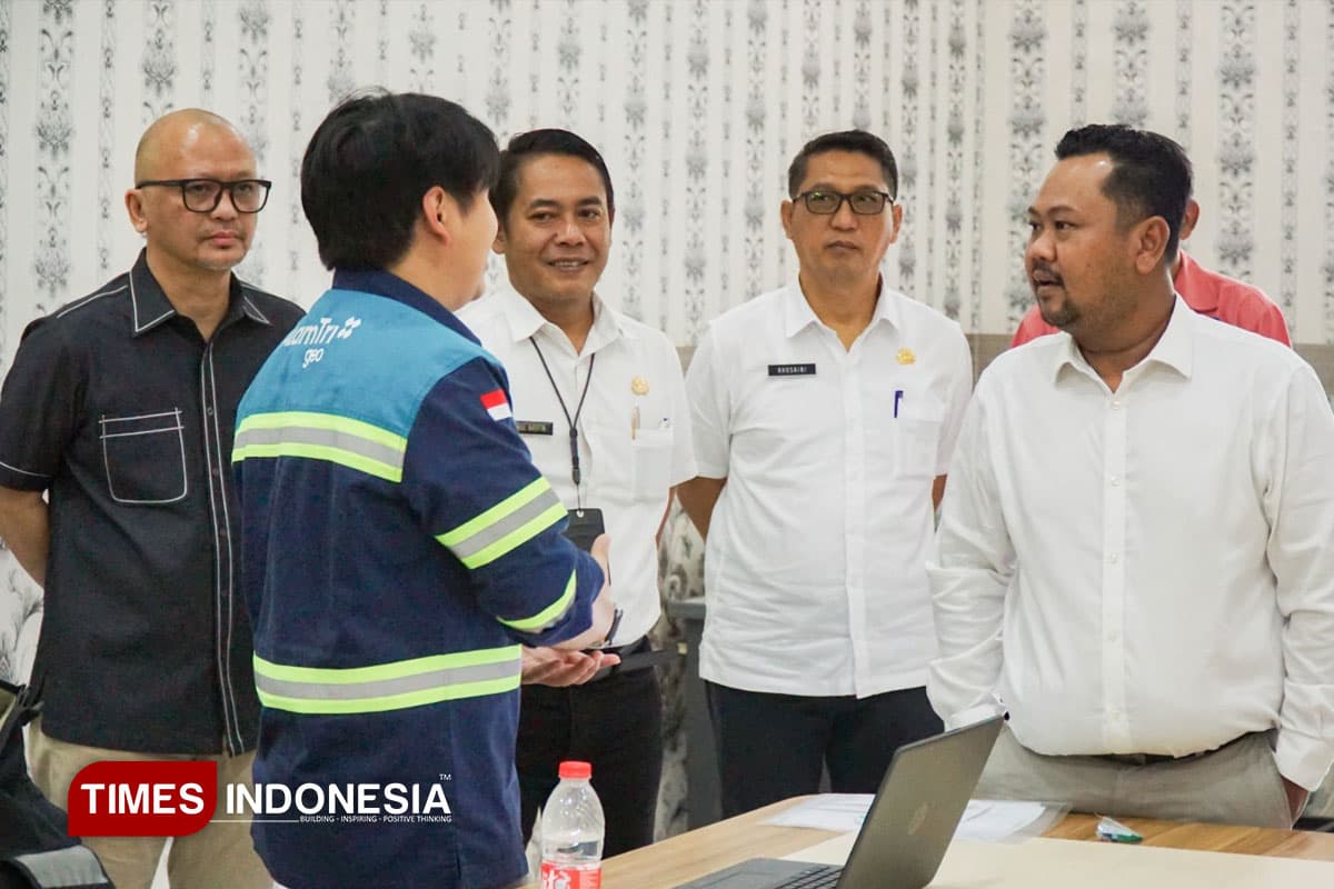 Ratusan Warga Gresik Berebut Kesempatan Kerja di Tiga Perusahaan