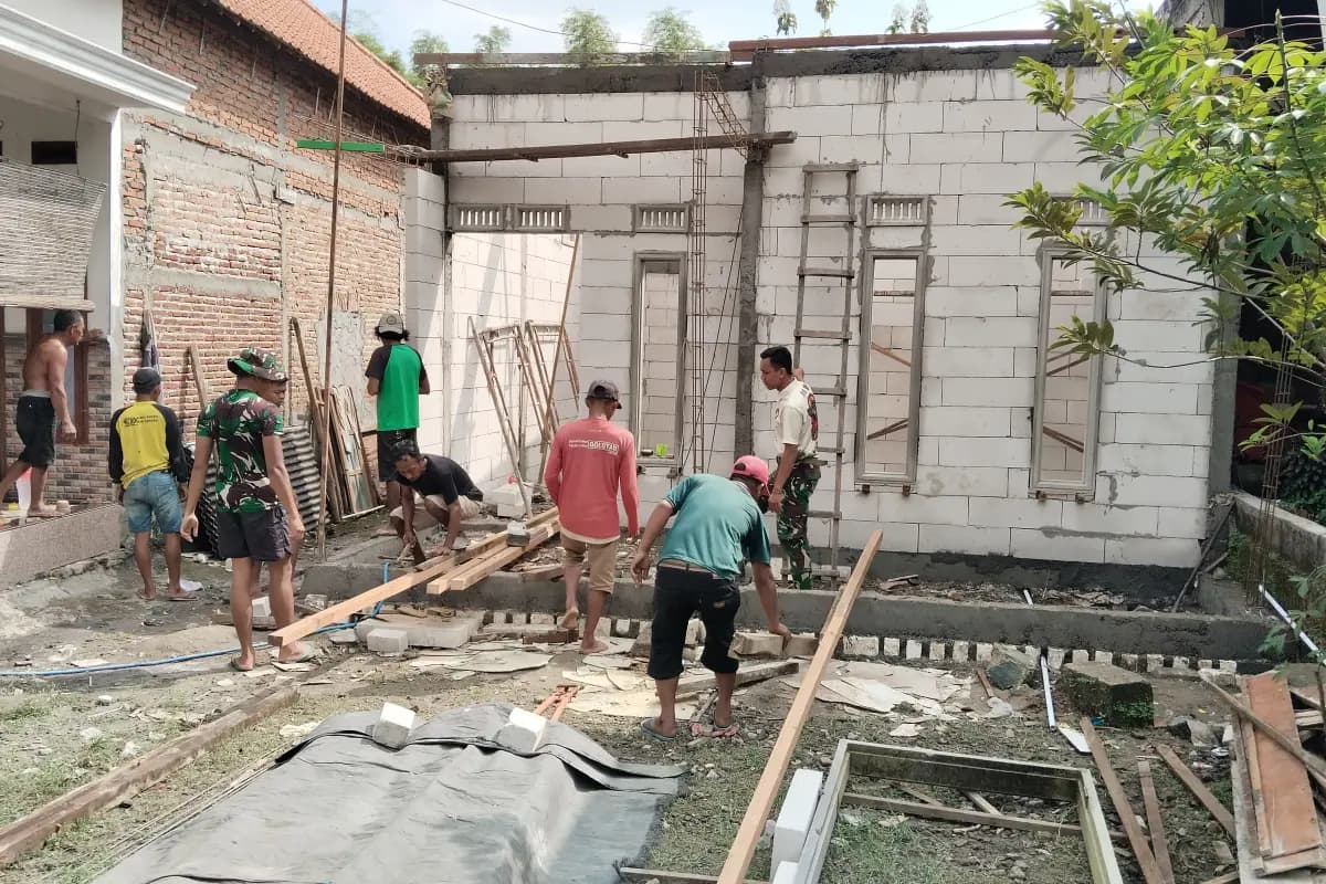 TMMD 128 Gresik Bangun Harapan Ibu Warni, Gotong Royong Warga Wujudkan Rumah Layak