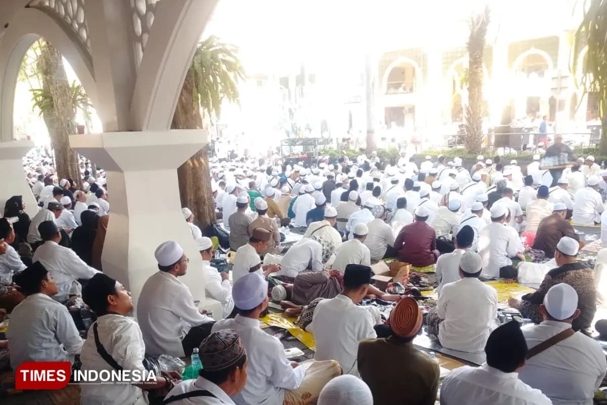 Dihadiri Ribuan Jemaah, Puncak Haul Habib Abu Bakar Assegaf ke-71 di Gresik Berlangsung Khidmat