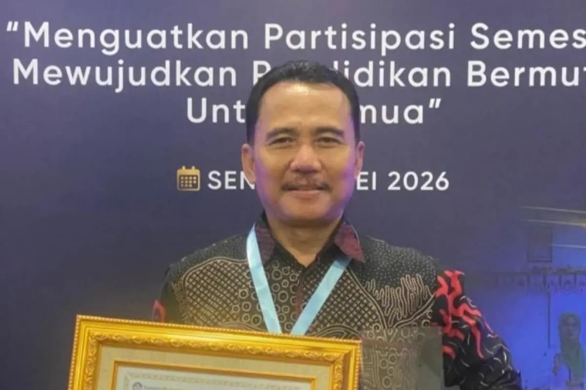 Komitmen Tingkatkan Mutu, Dispendik Gresik Raih Penghargaan dari Kemendikdasmen RI