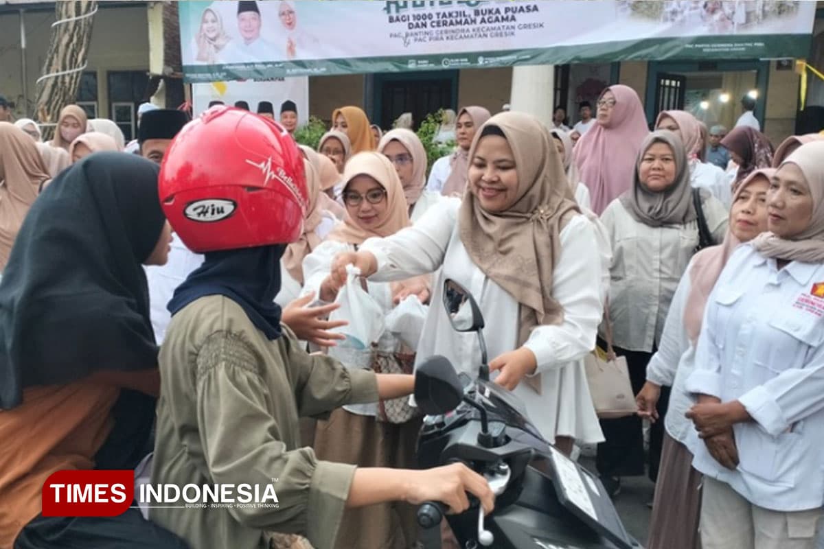 Seribu Takjil di Bandar Grissee Ludes Diserbu Warga
